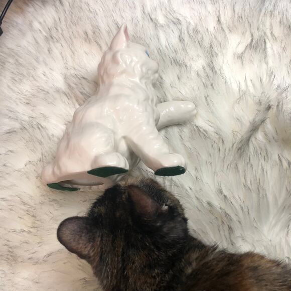 Vintage White Fluffy Ceramic Kitty Cat Blue Eyes Statue Figure - Picture 3 of 12